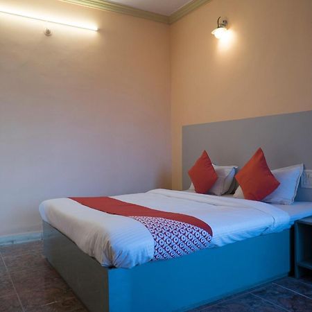 Oyo Flagship 37830 Hotel Aakar International Satara Ngoại thất bức ảnh