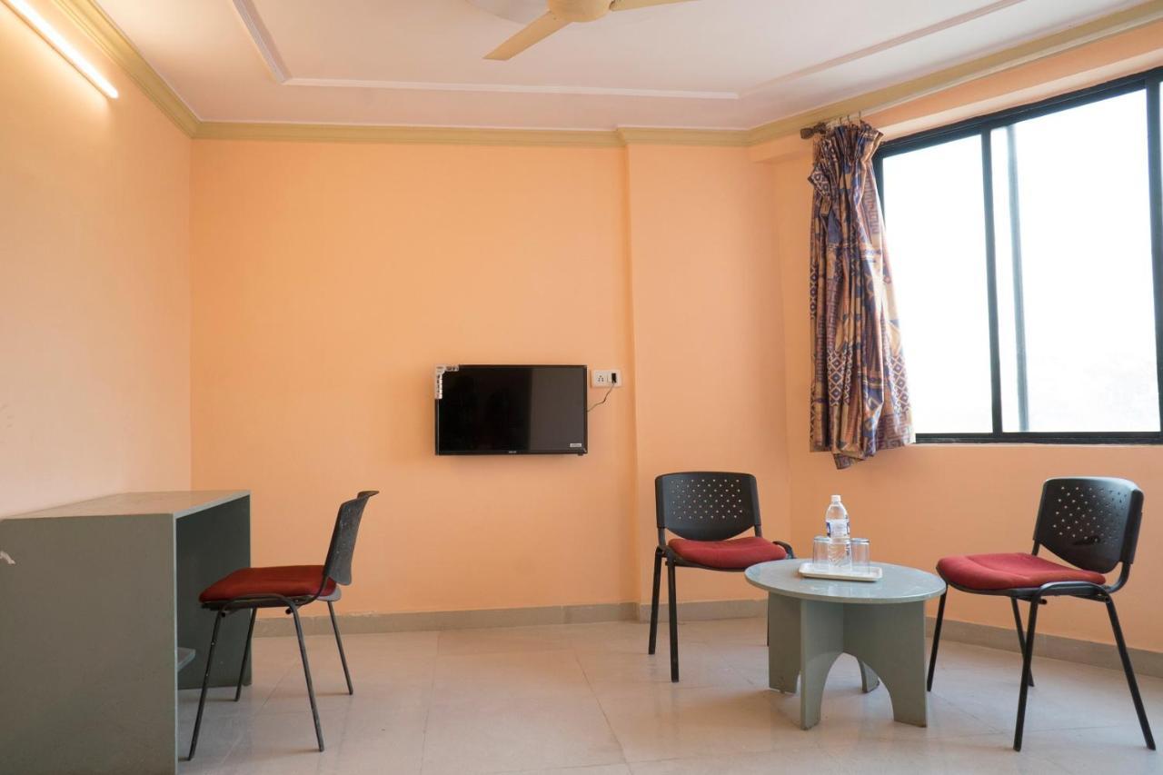 Oyo Flagship 37830 Hotel Aakar International Satara Ngoại thất bức ảnh