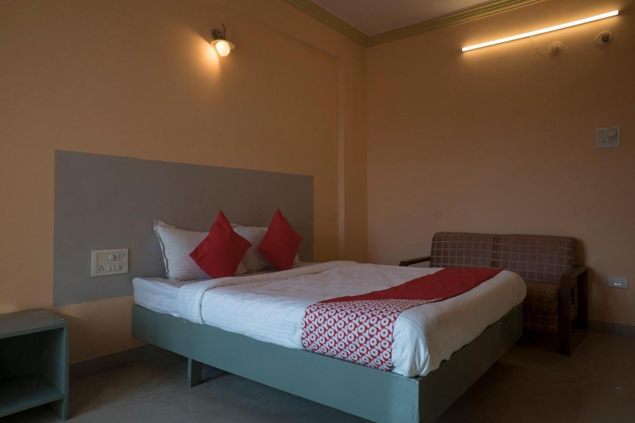 Oyo Flagship 37830 Hotel Aakar International Satara Ngoại thất bức ảnh