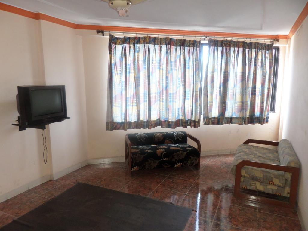 Oyo Flagship 37830 Hotel Aakar International Satara Ngoại thất bức ảnh