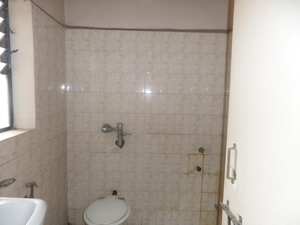 Oyo Flagship 37830 Hotel Aakar International Satara Ngoại thất bức ảnh