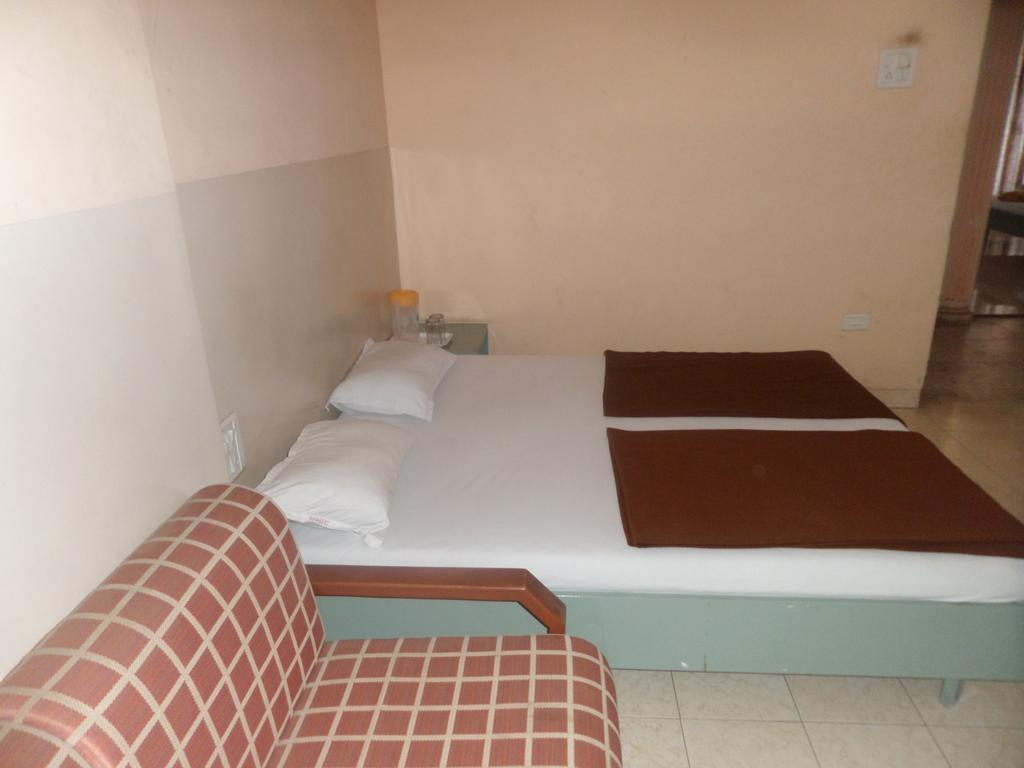 Oyo Flagship 37830 Hotel Aakar International Satara Ngoại thất bức ảnh