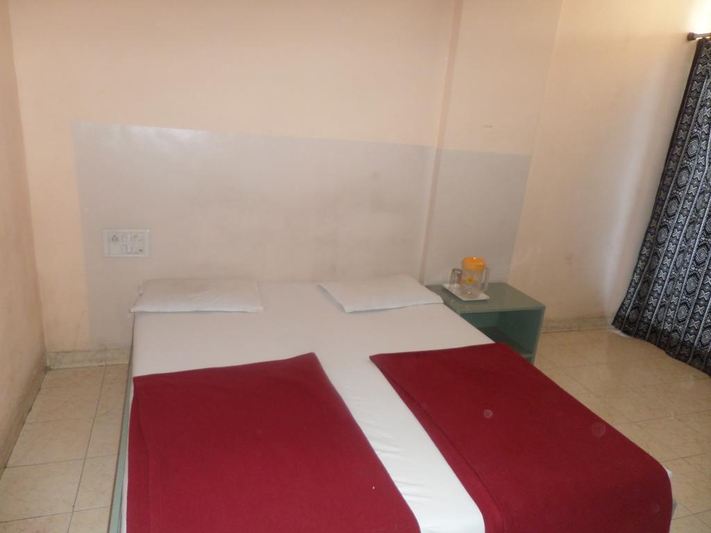 Oyo Flagship 37830 Hotel Aakar International Satara Ngoại thất bức ảnh