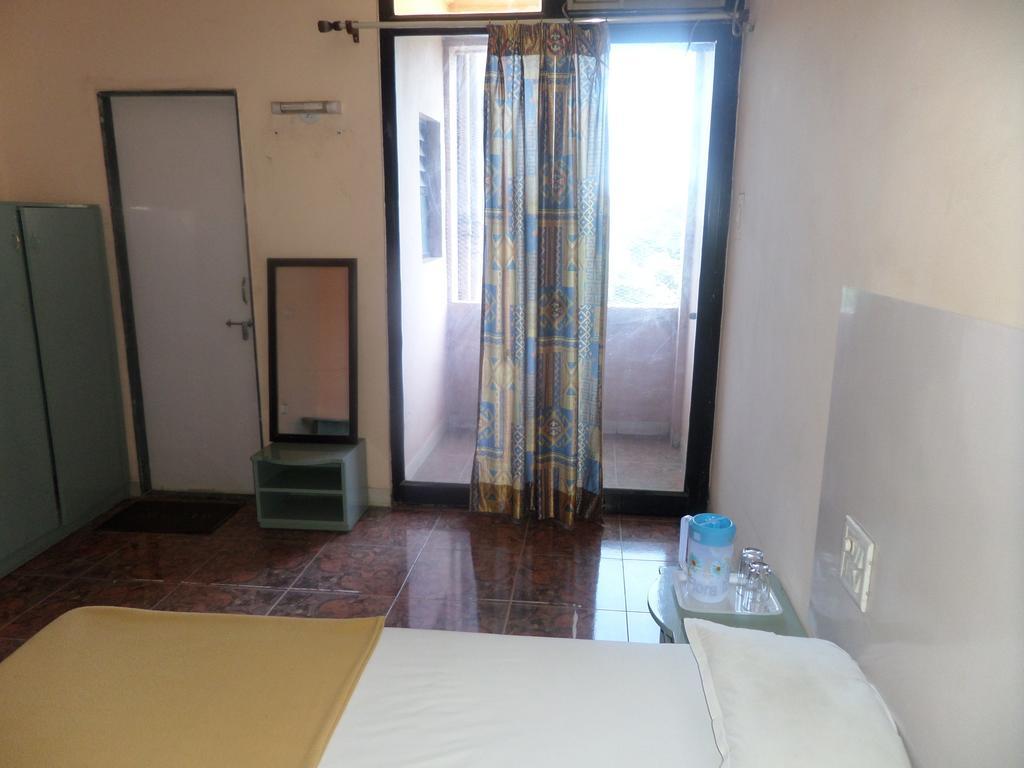 Oyo Flagship 37830 Hotel Aakar International Satara Ngoại thất bức ảnh