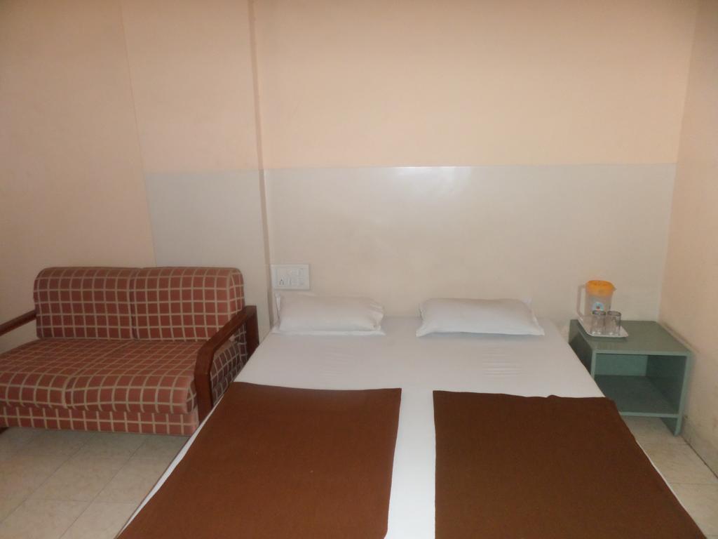 Oyo Flagship 37830 Hotel Aakar International Satara Ngoại thất bức ảnh