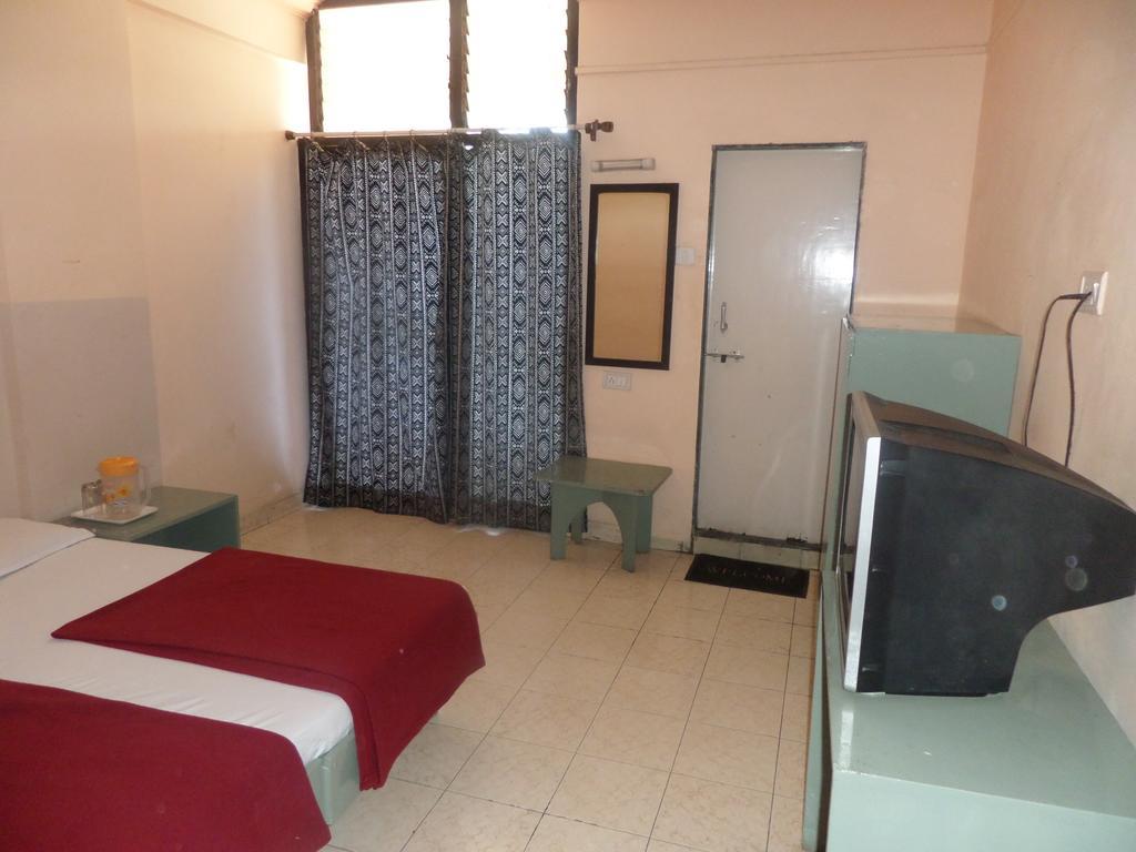Oyo Flagship 37830 Hotel Aakar International Satara Ngoại thất bức ảnh