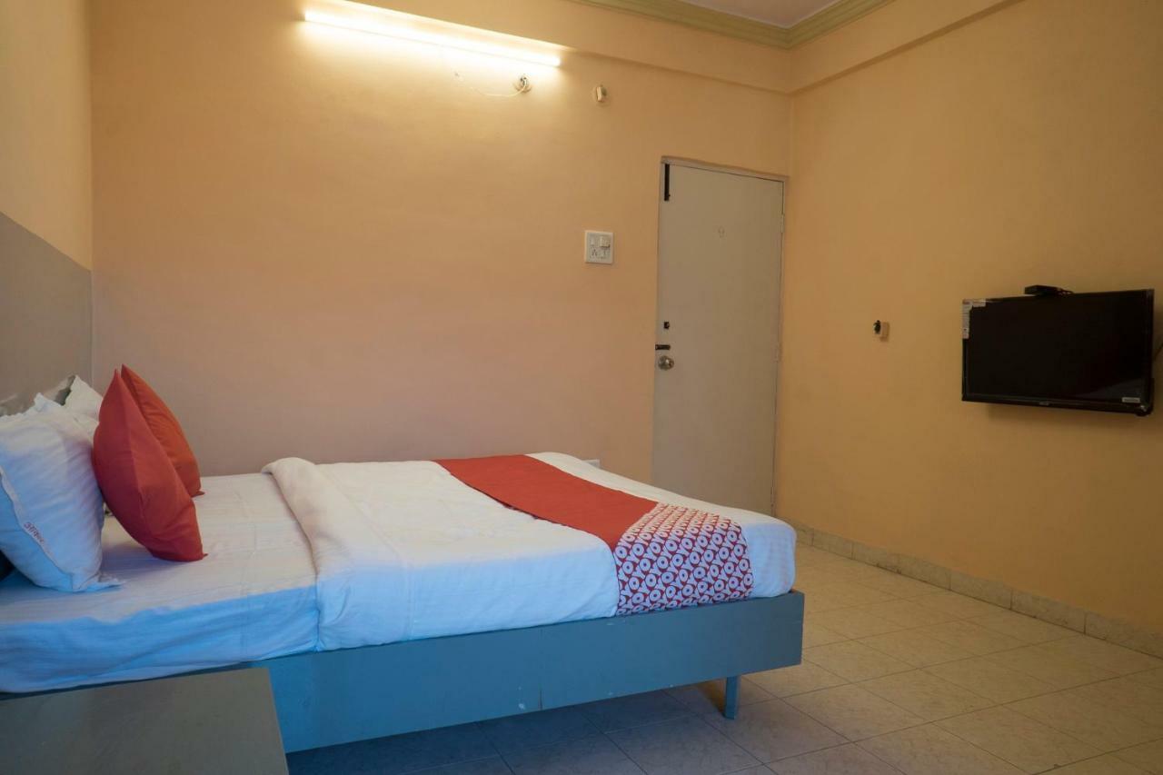 Oyo Flagship 37830 Hotel Aakar International Satara Ngoại thất bức ảnh
