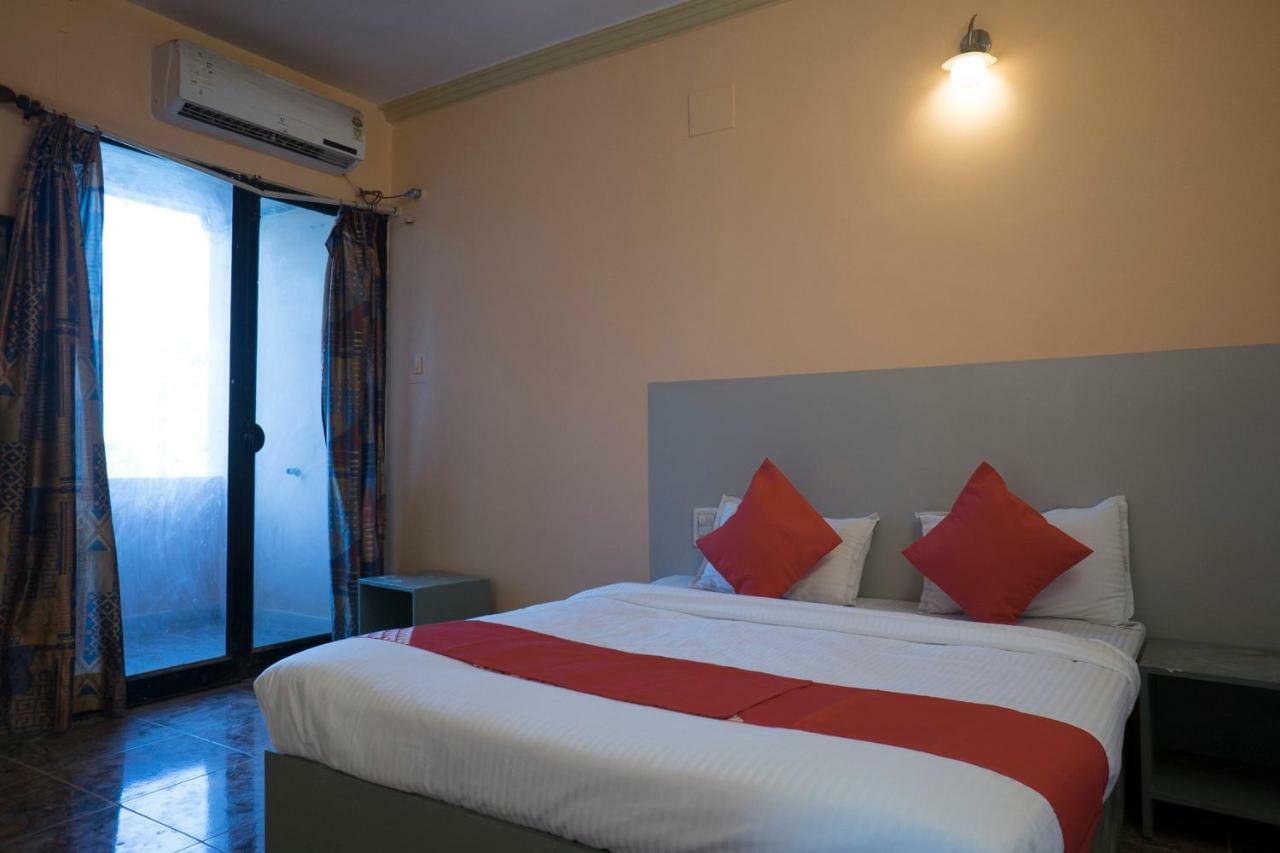 Oyo Flagship 37830 Hotel Aakar International Satara Ngoại thất bức ảnh